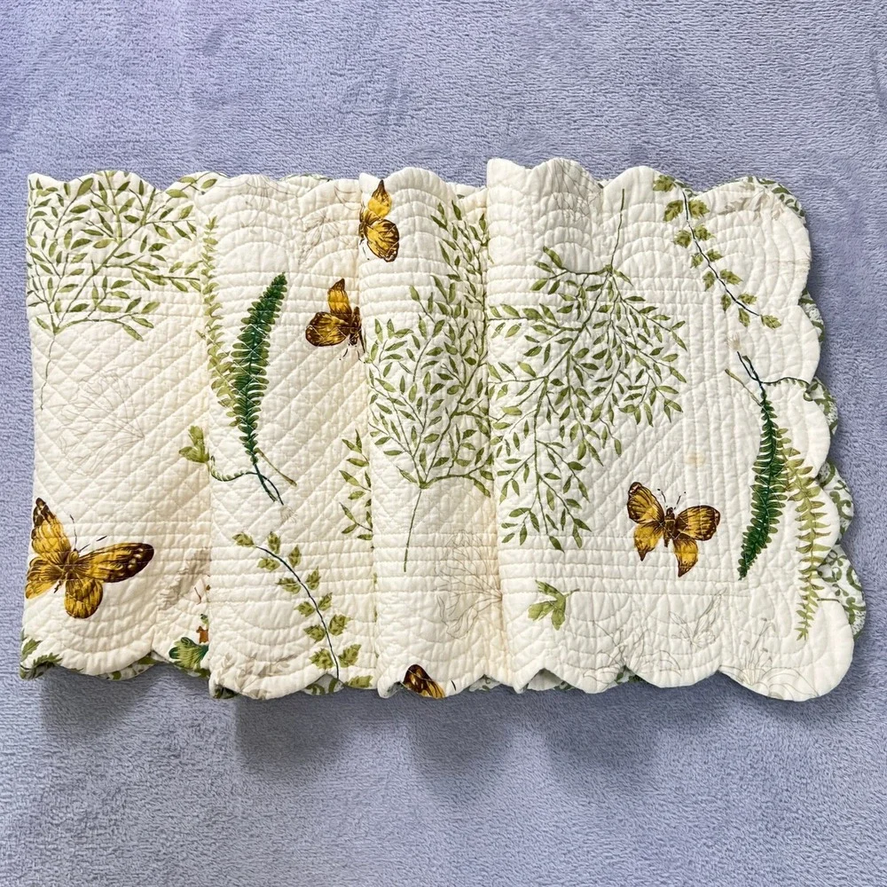 Botanical Fern‎ Quilted Placemats Set of 4 Green White Reversible Scalloped Edge